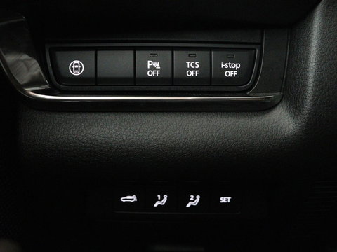 Mazda CX-30 2.0 e-SkyActiv-X M Hybrid Luxury | Leder | Stoelverwarming | Head-Up | Adaptive cruise | Camera | BOSE Sound | Carplay | Navigatie | Keyless | Full LED | Memory | Parkeerhulp