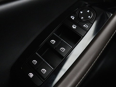 Mazda CX-30 2.0 e-SkyActiv-X M Hybrid Luxury | Leder | Stoelverwarming | Head-Up | Adaptive cruise | Camera | BOSE Sound | Carplay | Navigatie | Keyless | Full LED | Memory | Parkeerhulp