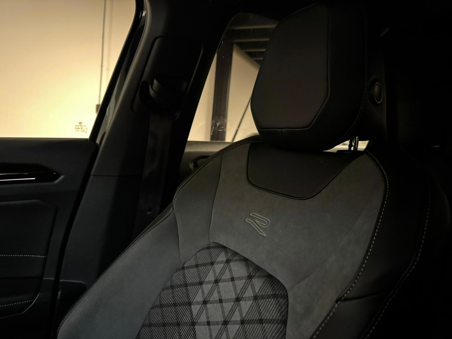 Volkswagen T-Roc 2.0 TSI 4Motion R-Line PANO KEYLESS CAM