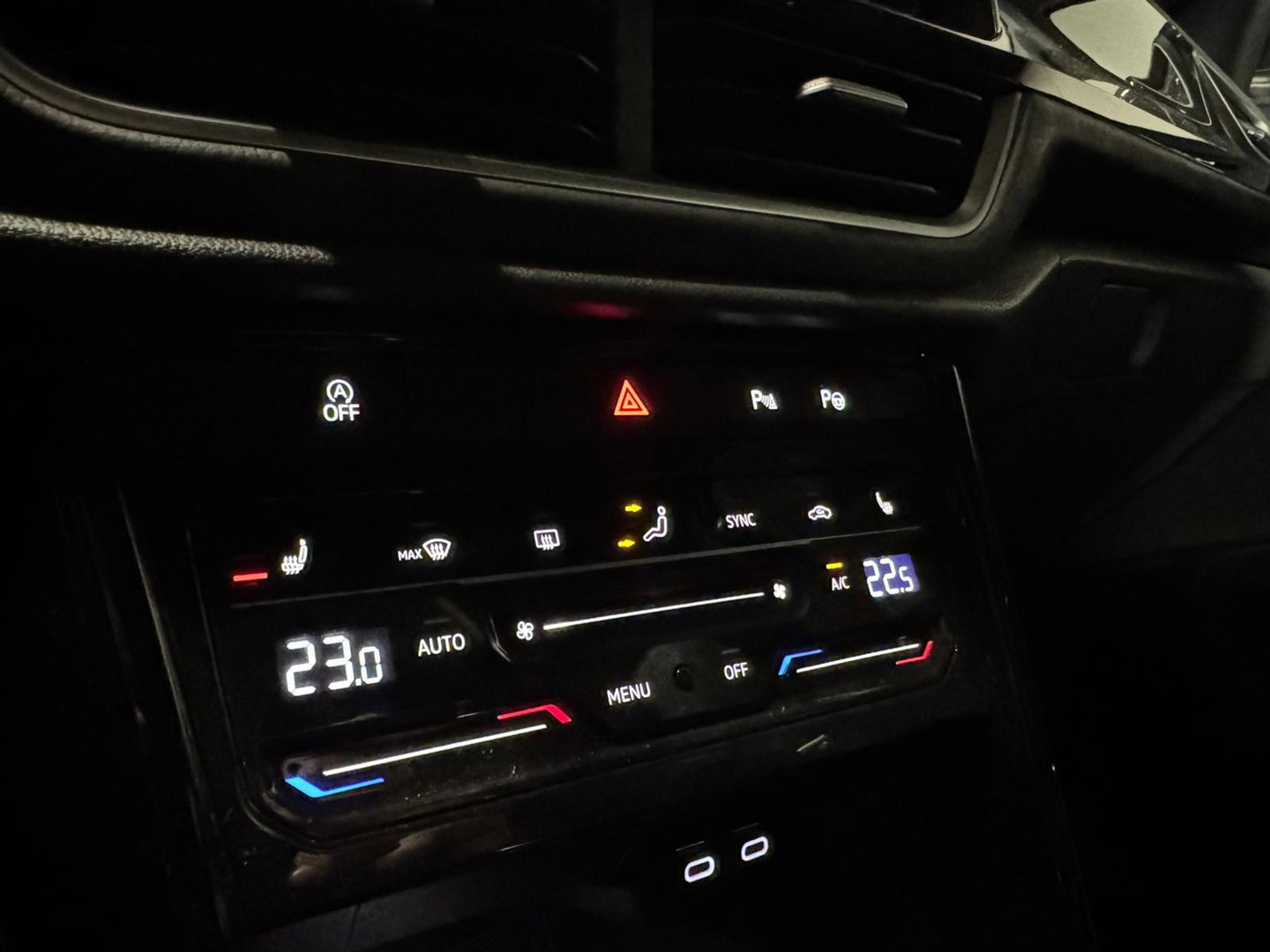 Volkswagen T-Roc 2.0 TSI 4Motion R-Line PANO KEYLESS CAM