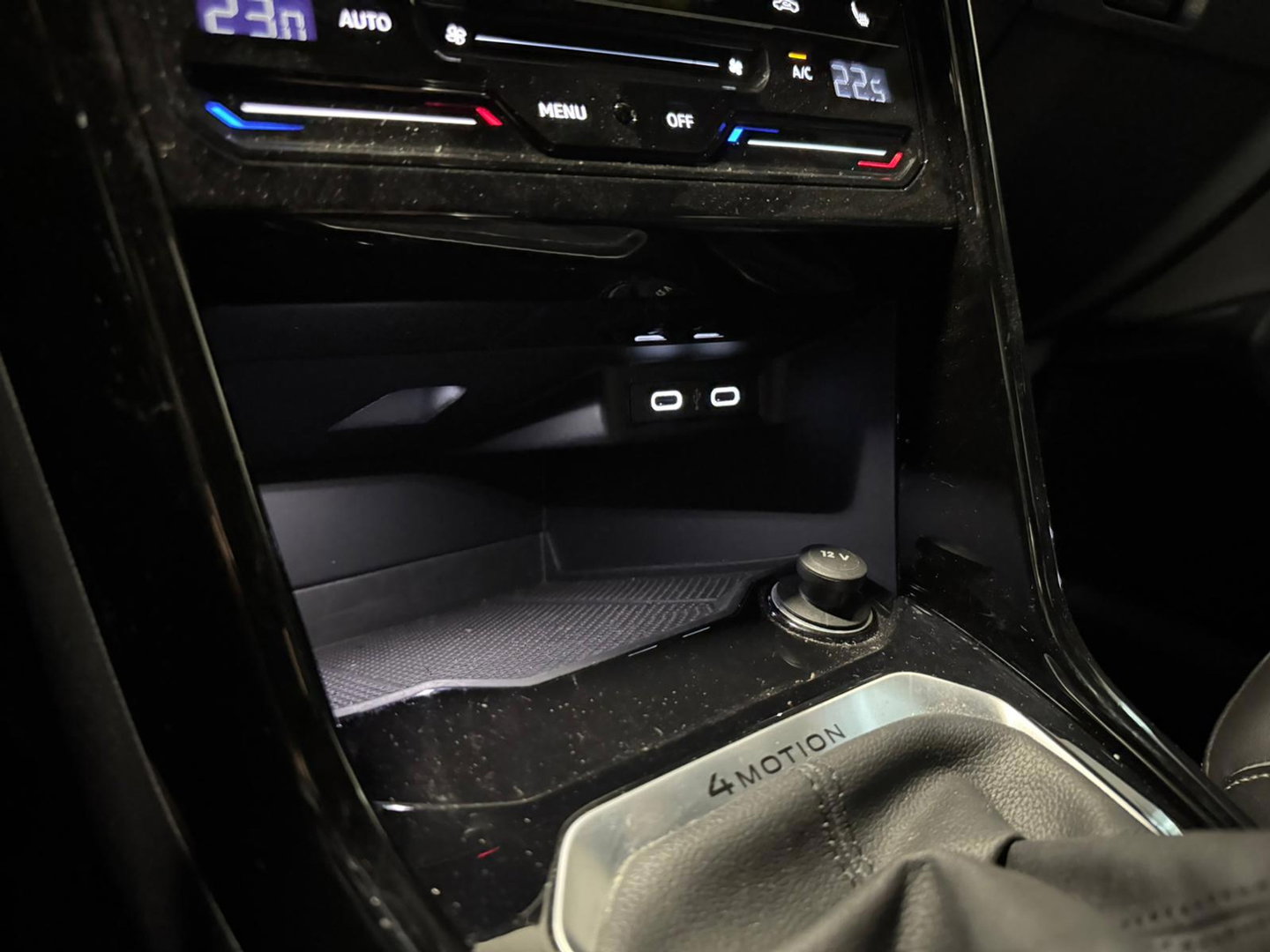 Volkswagen T-Roc 2.0 TSI 4Motion R-Line PANO KEYLESS CAM