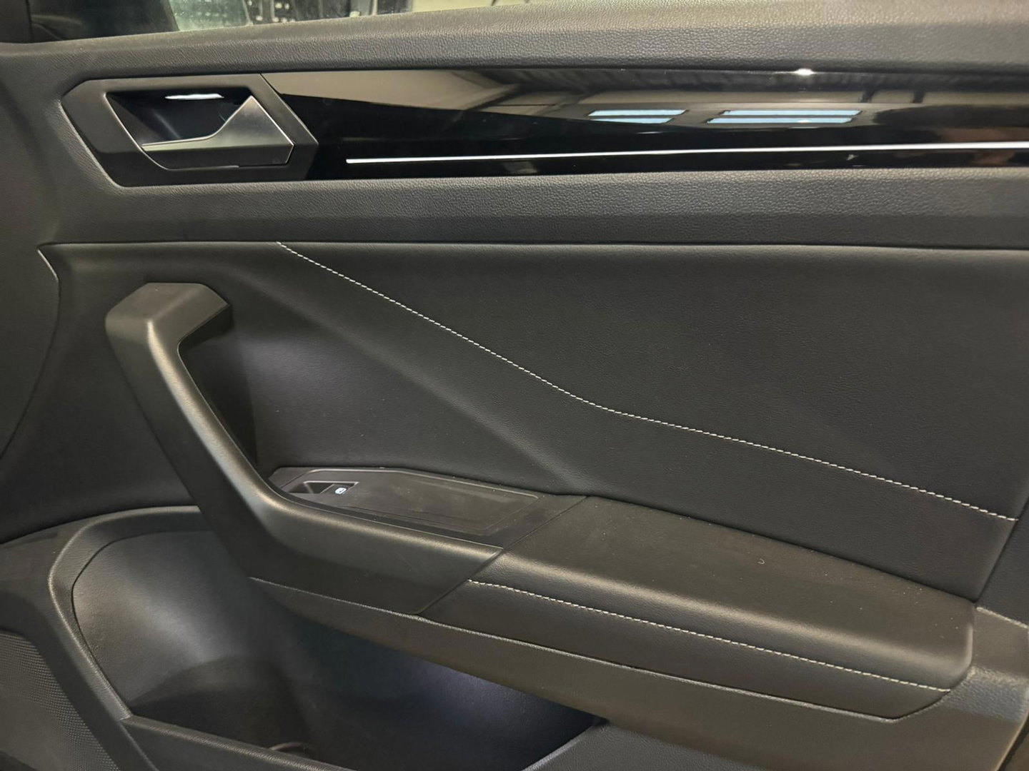 Volkswagen T-Roc 2.0 TSI 4Motion R-Line PANO KEYLESS CAM