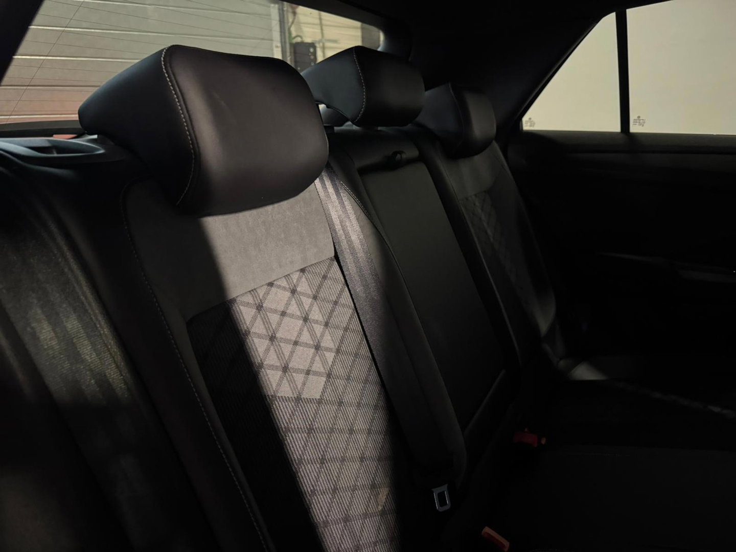 Volkswagen T-Roc 2.0 TSI 4Motion R-Line PANO KEYLESS CAM