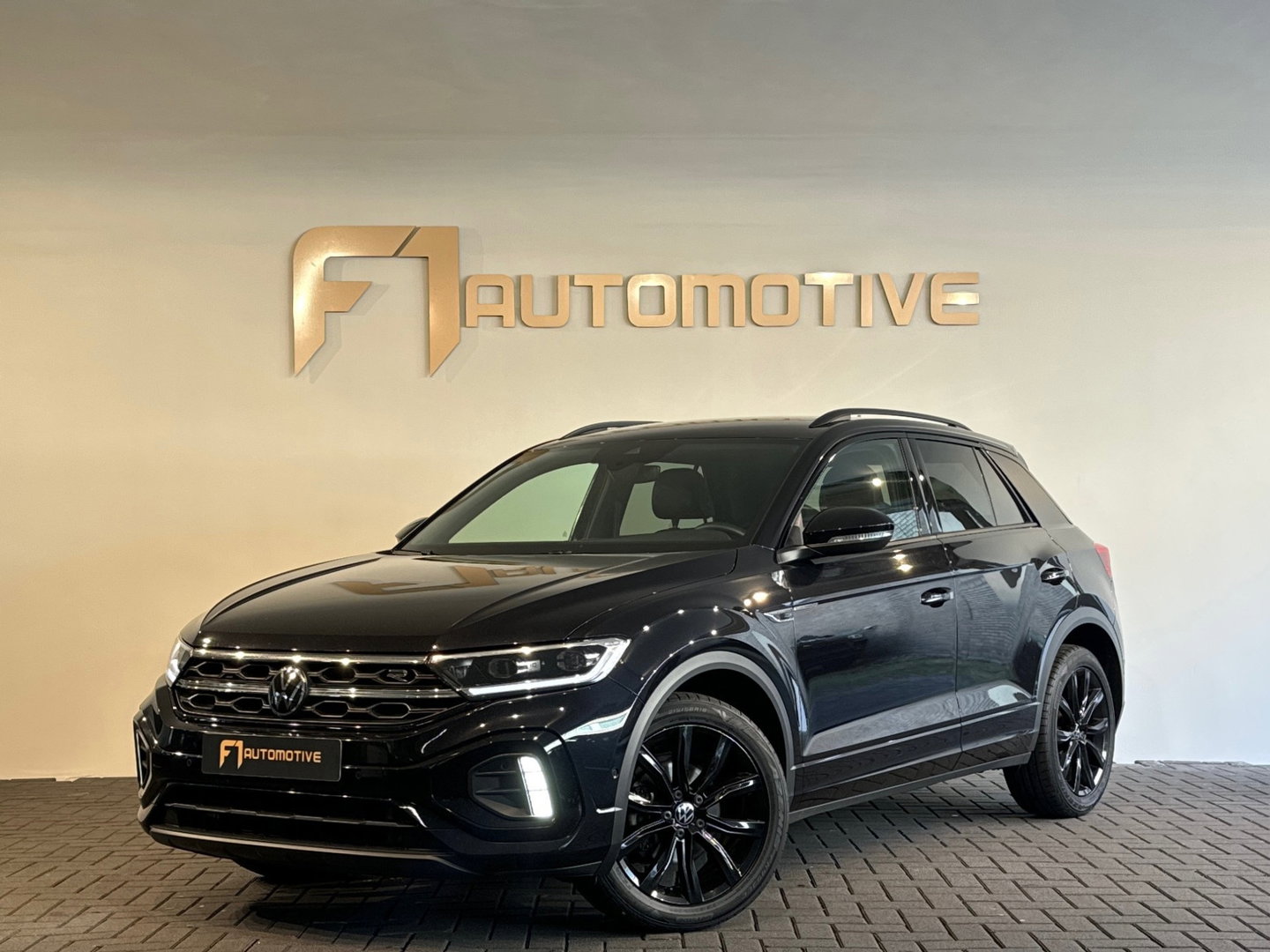 Volkswagen T-Roc 1.5 TSI R-Line Keyless|Camera|IQ|ACC|CarPlay