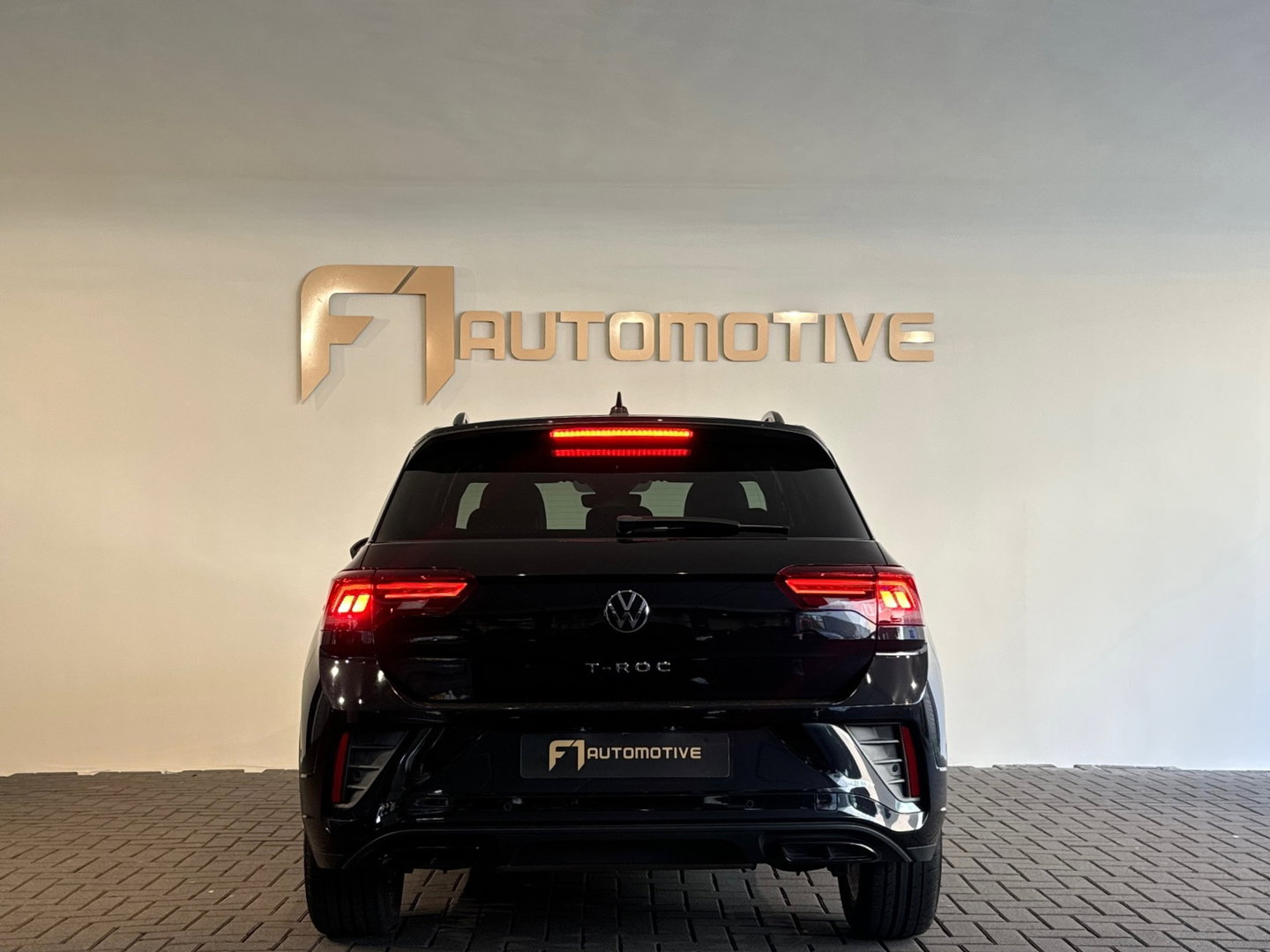 Volkswagen T-Roc 1.5 TSI R-Line Keyless|Camera|IQ|ACC|CarPlay
