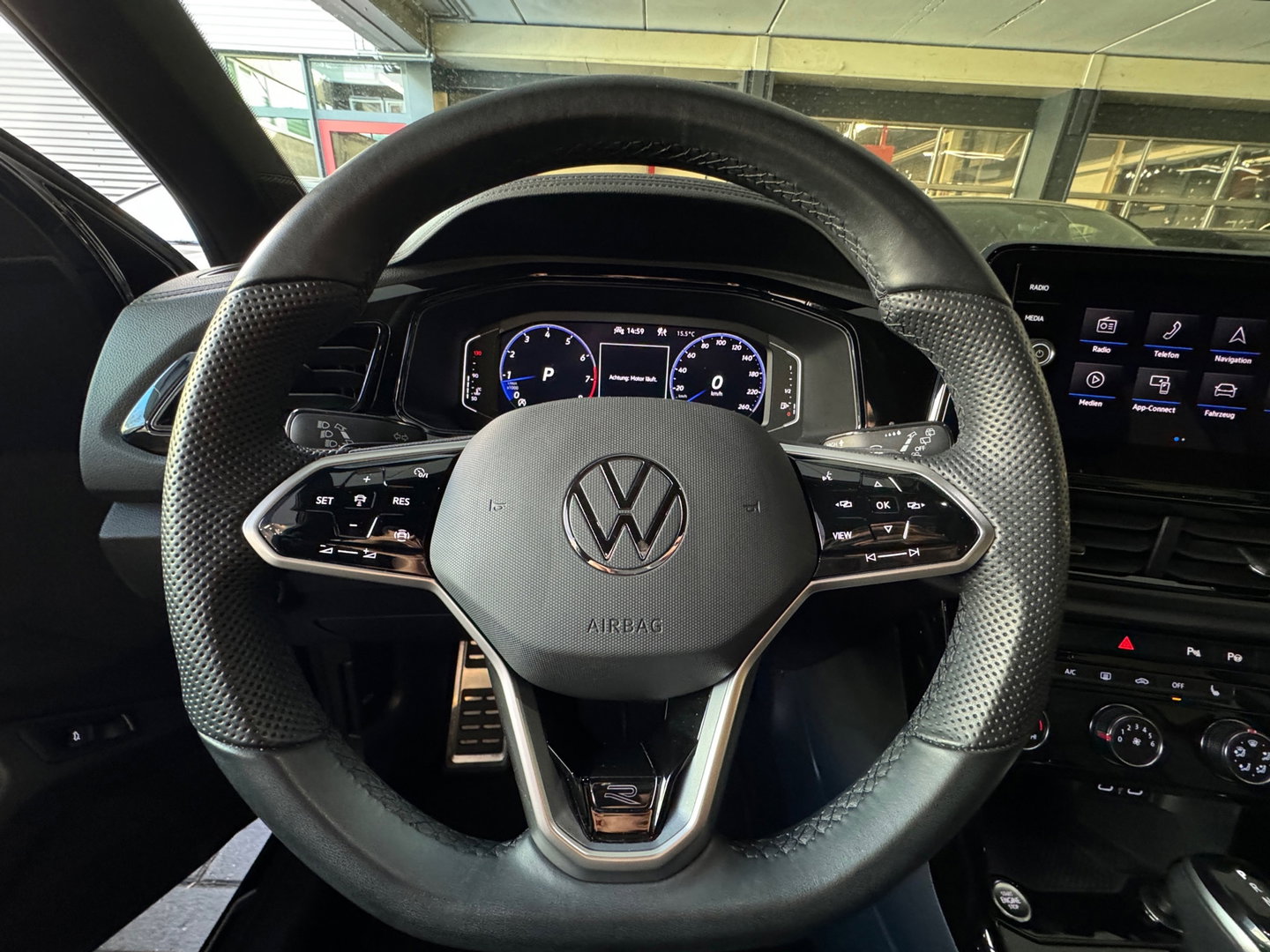 Volkswagen T-Roc 1.5 TSI R-Line Keyless|Camera|IQ|ACC|CarPlay