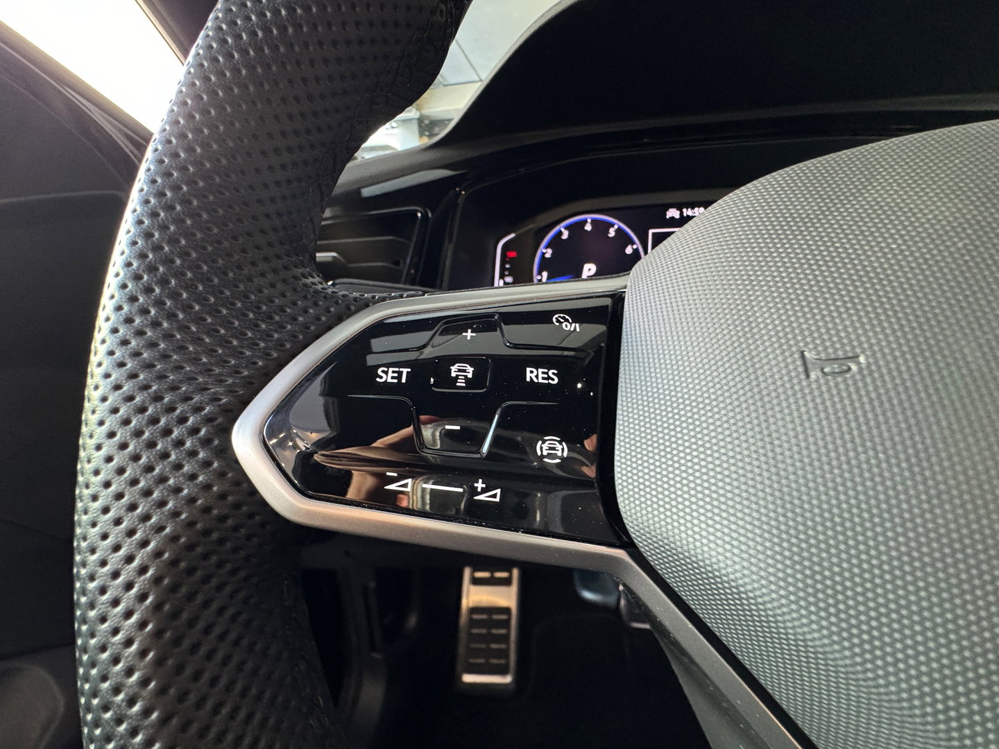 Volkswagen T-Roc 1.5 TSI R-Line Keyless|Camera|IQ|ACC|CarPlay