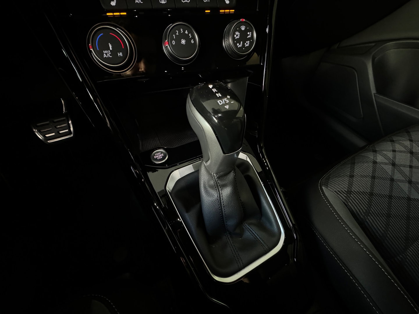 Volkswagen T-Roc 1.5 TSI R-Line Keyless|Camera|IQ|ACC|CarPlay