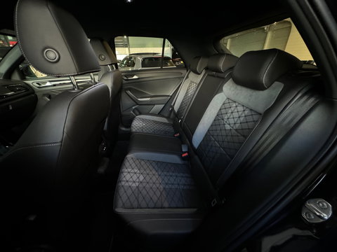 Volkswagen T-Roc 1.5 TSI R-Line Keyless|Camera|IQ|ACC|CarPlay