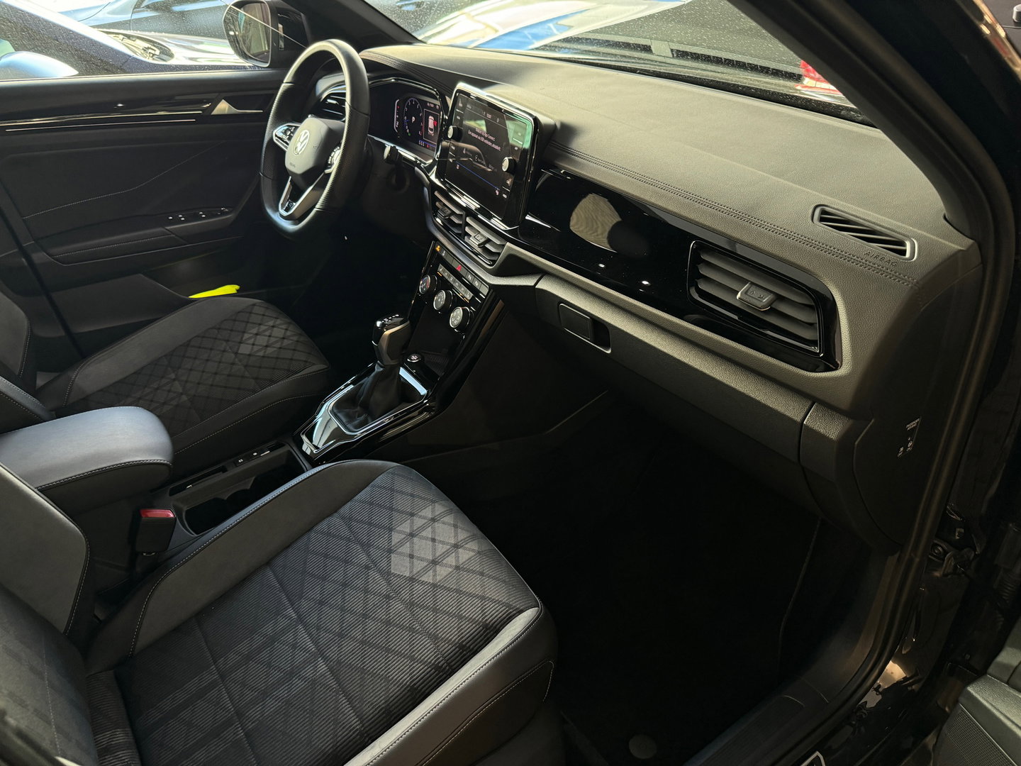 Volkswagen T-Roc 1.5 TSI R-Line Keyless|Camera|IQ|ACC|CarPlay