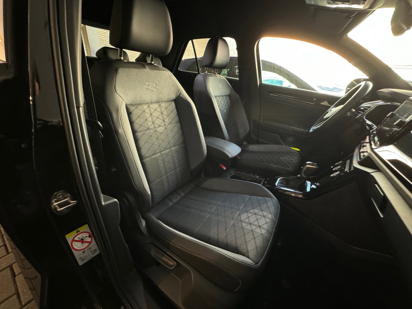 Volkswagen T-Roc 1.5 TSI R-Line Keyless|Camera|IQ|ACC|CarPlay