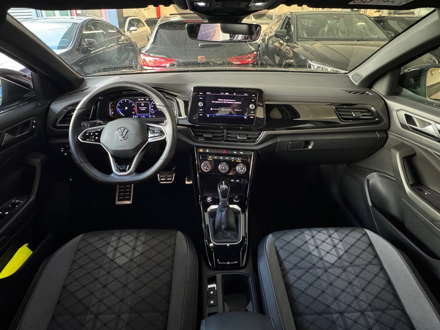 Volkswagen T-Roc 1.5 TSI R-Line Keyless|Camera|IQ|ACC|CarPlay