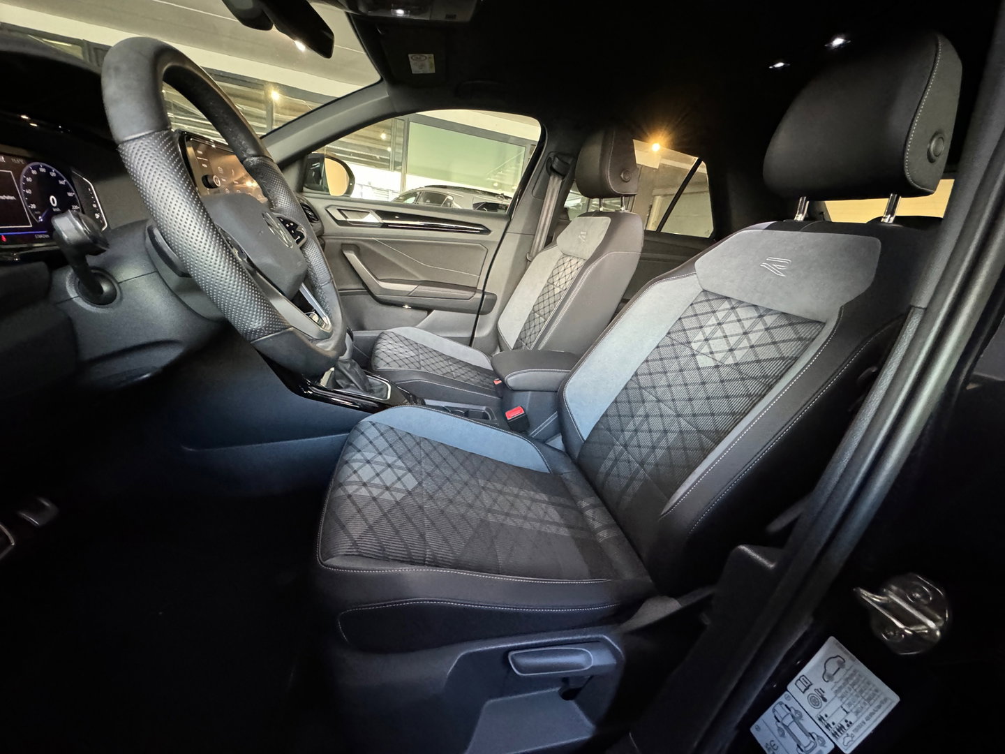 Volkswagen T-Roc 1.5 TSI R-Line Keyless|Camera|IQ|ACC|CarPlay