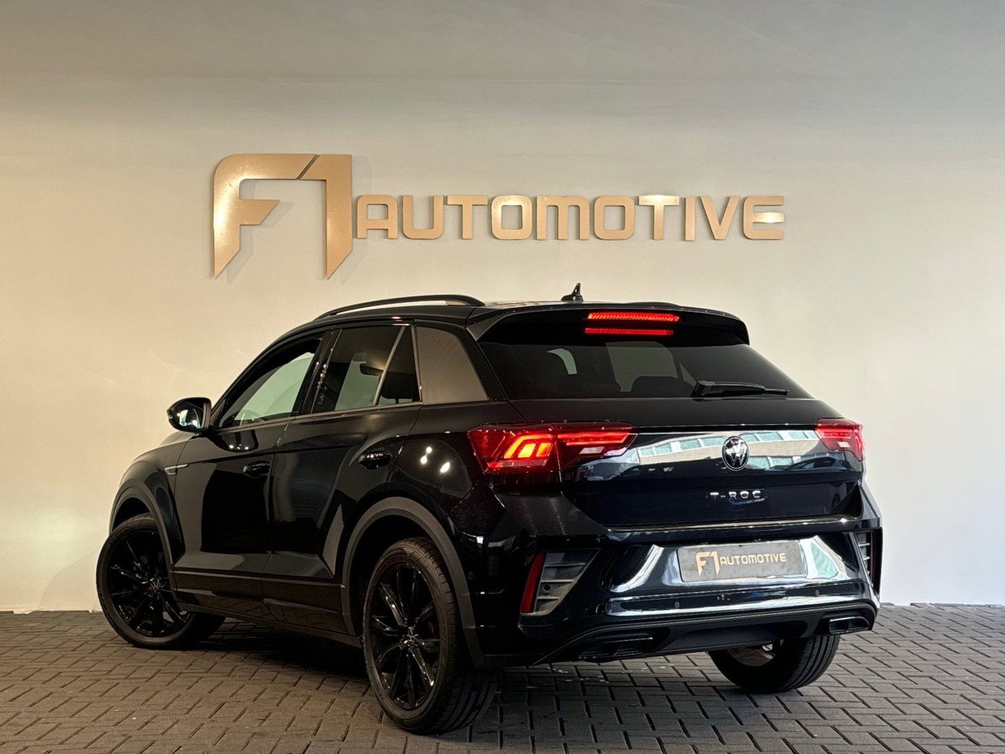 Volkswagen T-Roc 1.5 TSI R-Line Keyless|Camera|IQ|ACC|CarPlay