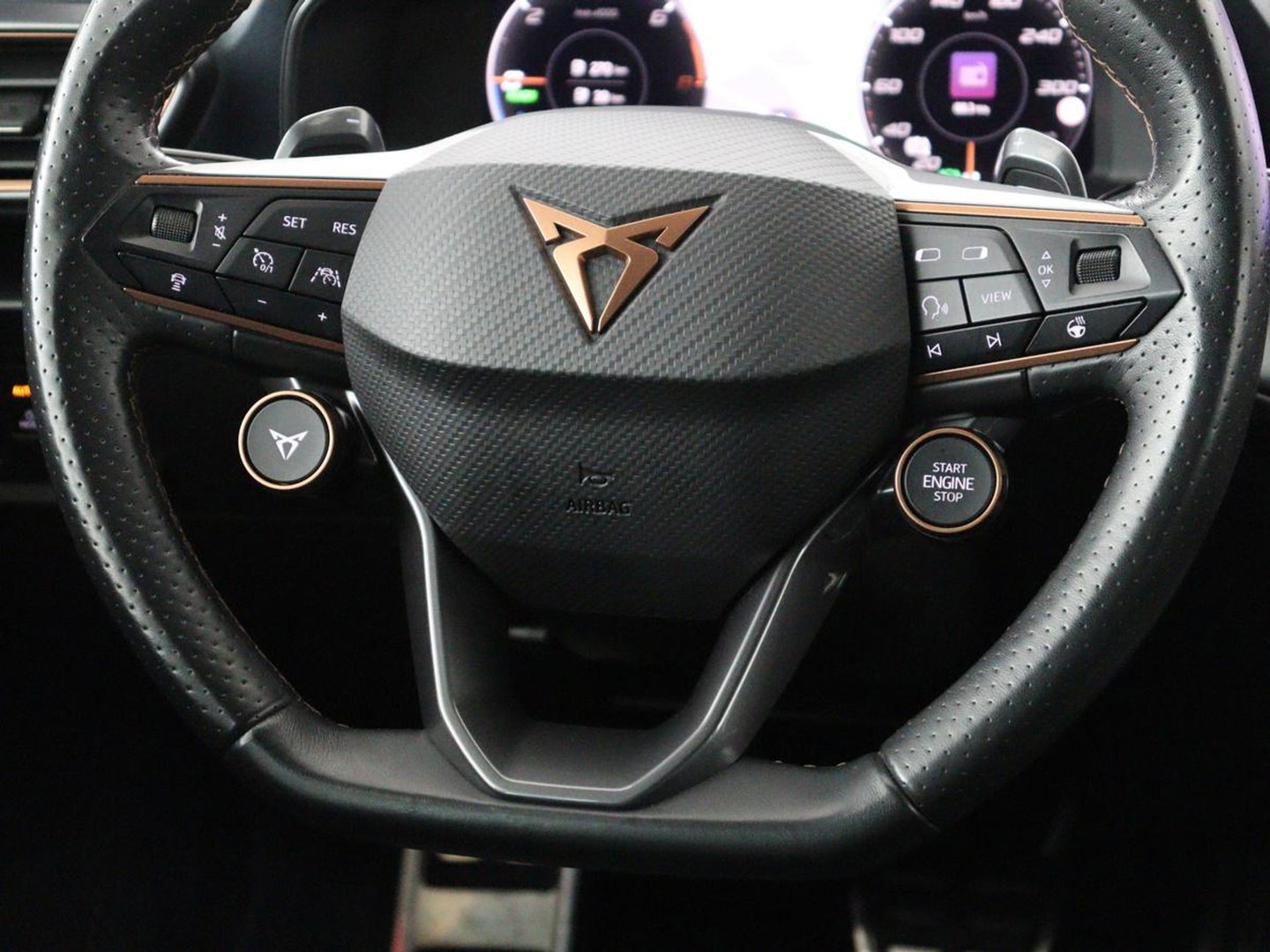 CUPRA Formentor 1.4 eHybrid VZ | SOH 94% | 245pk | Leder | Stoelverwarming | 360 Camera | Carplay | Sfeerverlichting | Navigatie | Adaptive cruise | Memory | Keyless | Full LED | PHEV | Plug In