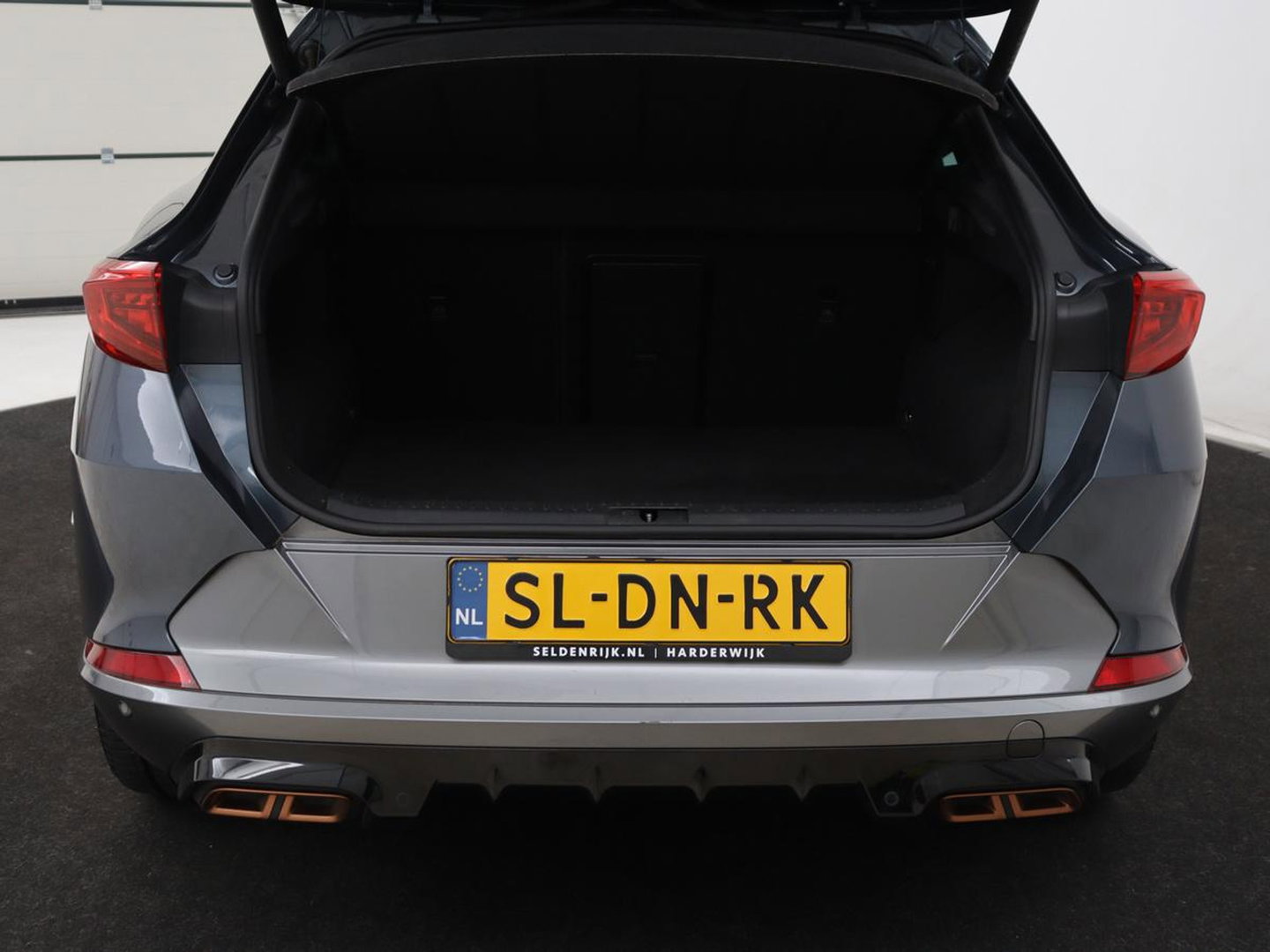 CUPRA Formentor 1.4 eHybrid VZ | SOH 94% | 245pk | Leder | Stoelverwarming | 360 Camera | Carplay | Sfeerverlichting | Navigatie | Adaptive cruise | Memory | Keyless | Full LED | PHEV | Plug In