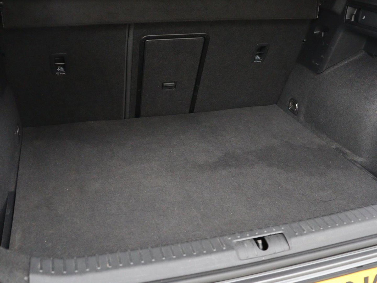 CUPRA Formentor 1.4 eHybrid VZ | SOH 94% | 245pk | Leder | Stoelverwarming | 360 Camera | Carplay | Sfeerverlichting | Navigatie | Adaptive cruise | Memory | Keyless | Full LED | PHEV | Plug In