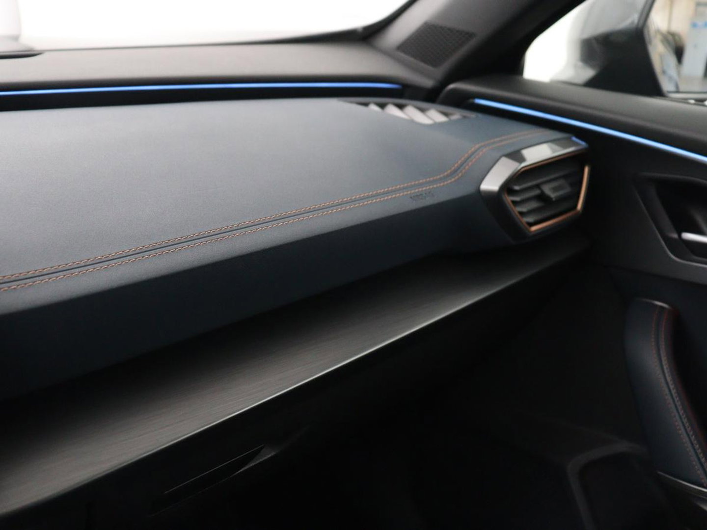 CUPRA Formentor 1.4 eHybrid VZ | SOH 94% | 245pk | Leder | Stoelverwarming | 360 Camera | Carplay | Sfeerverlichting | Navigatie | Adaptive cruise | Memory | Keyless | Full LED | PHEV | Plug In