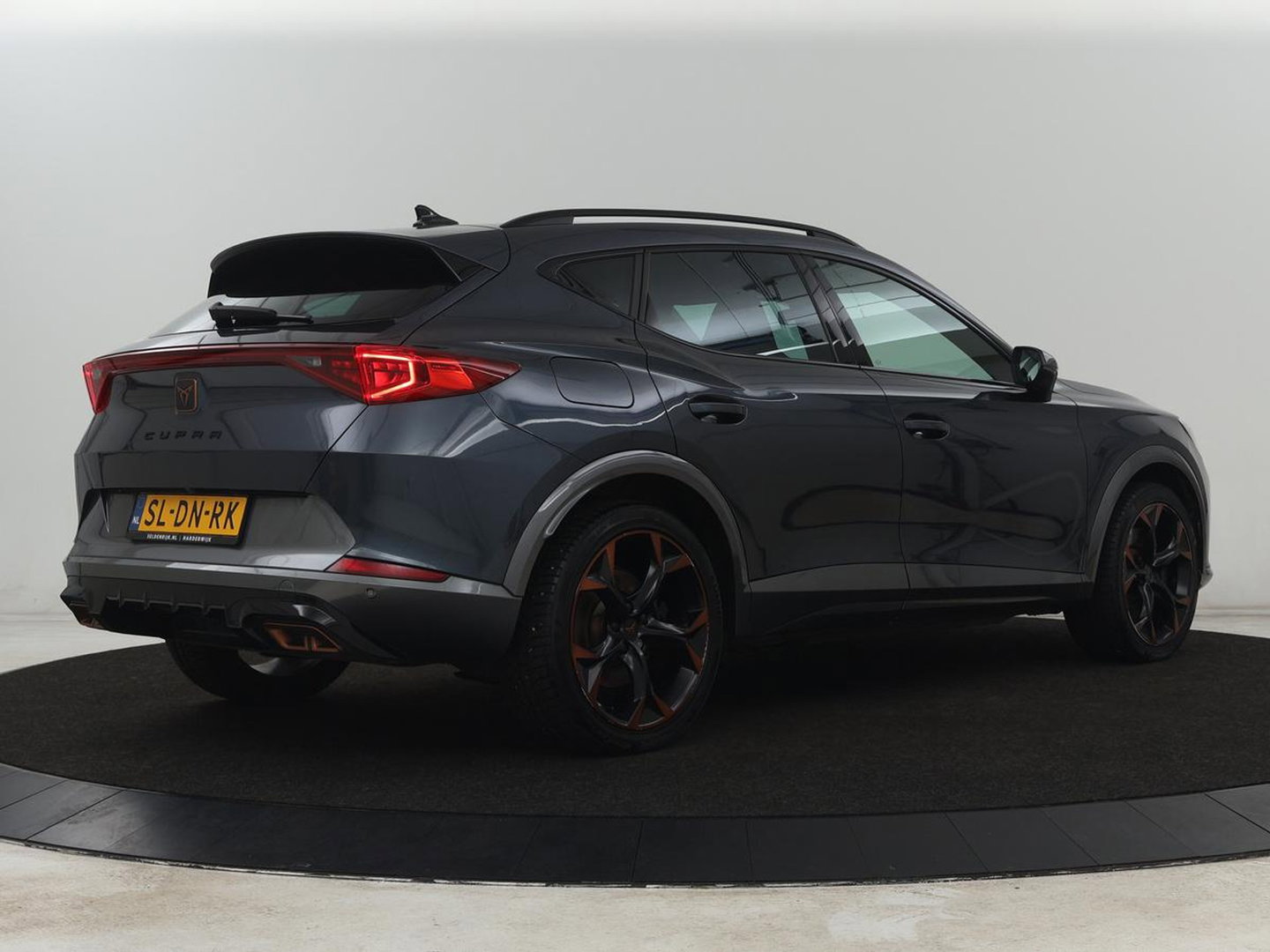 CUPRA Formentor 1.4 eHybrid VZ | SOH 94% | 245pk | Leder | Stoelverwarming | 360 Camera | Carplay | Sfeerverlichting | Navigatie | Adaptive cruise | Memory | Keyless | Full LED | PHEV | Plug In