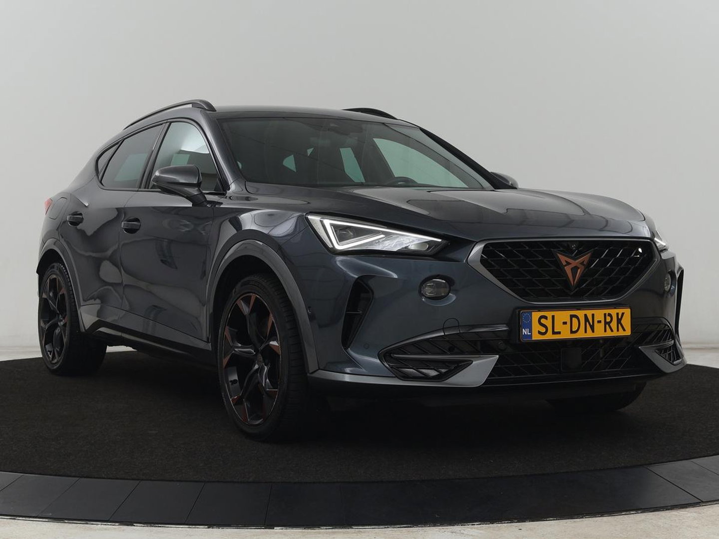 CUPRA Formentor 1.4 eHybrid VZ | SOH 94% | 245pk | Leder | Stoelverwarming | 360 Camera | Carplay | Sfeerverlichting | Navigatie | Adaptive cruise | Memory | Keyless | Full LED | PHEV | Plug In