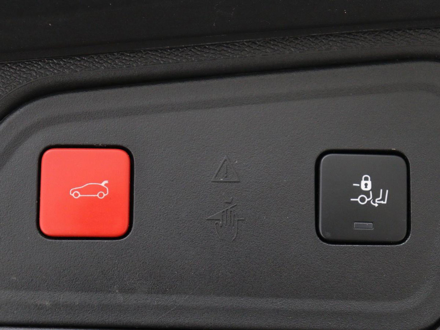 Peugeot 3008 1.6 HYbrid 225 GT Line | SOH 95% | Stoelverwarming | Adaptive cruise | Alcantara | Camera | Carplay | 19'' | Dodehoek detectie | Navigatie | Full LED | Parkeerhulp | Climate control | PHEV | Plug In