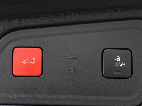 Peugeot 3008 1.6 HYbrid 225 GT Line | SOH 95% | Stoelverwarming | Adaptive cruise | Alcantara | Camera | Carplay | 19'' | Dodehoek detectie | Navigatie | Full LED | Parkeerhulp | Climate control | PHEV | Plug In