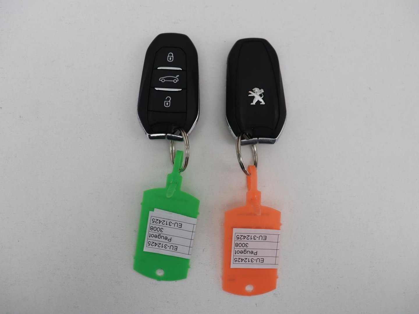 Peugeot 3008 1.6 HYbrid 225 GT Line | SOH 95% | Stoelverwarming | Adaptive cruise | Alcantara | Camera | Carplay | 19'' | Dodehoek detectie | Navigatie | Full LED | Parkeerhulp | Climate control | PHEV | Plug In