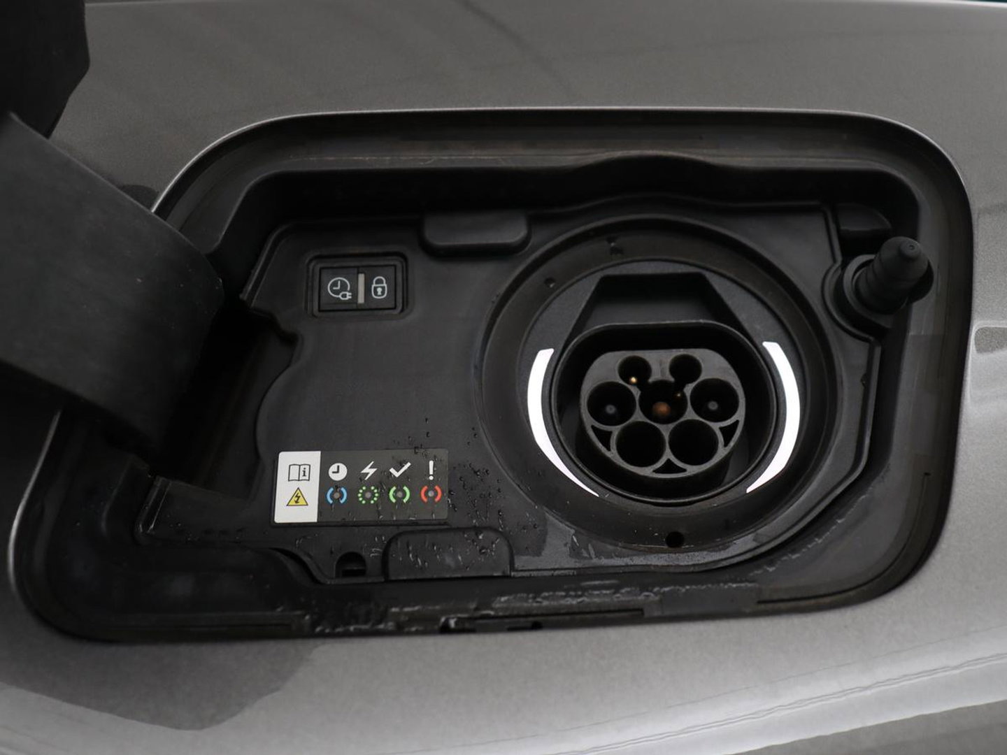 Peugeot 3008 1.6 HYbrid 225 GT Line | SOH 95% | Stoelverwarming | Adaptive cruise | Alcantara | Camera | Carplay | 19'' | Dodehoek detectie | Navigatie | Full LED | Parkeerhulp | Climate control | PHEV | Plug In