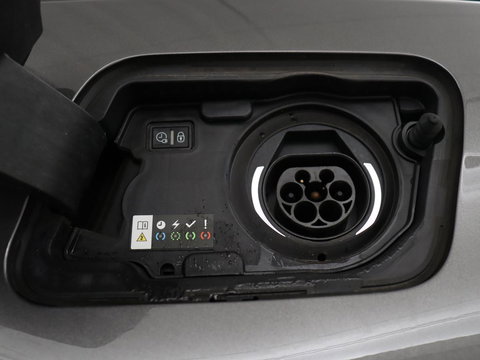 Peugeot 3008 1.6 HYbrid 225 GT Line | SOH 95% | Stoelverwarming | Adaptive cruise | Alcantara | Camera | Carplay | 19'' | Dodehoek detectie | Navigatie | Full LED | Parkeerhulp | Climate control | PHEV | Plug In