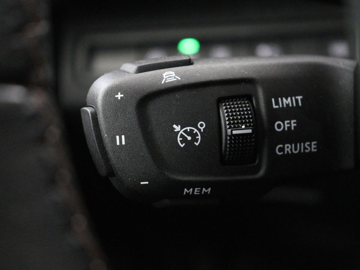 Peugeot 3008 1.6 HYbrid 225 GT Line | SOH 95% | Stoelverwarming | Adaptive cruise | Alcantara | Camera | Carplay | 19'' | Dodehoek detectie | Navigatie | Full LED | Parkeerhulp | Climate control | PHEV | Plug In