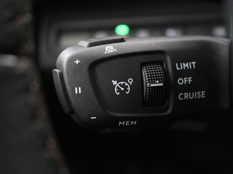 Peugeot 3008 1.6 HYbrid 225 GT Line | SOH 95% | Stoelverwarming | Adaptive cruise | Alcantara | Camera | Carplay | 19'' | Dodehoek detectie | Navigatie | Full LED | Parkeerhulp | Climate control | PHEV | Plug In