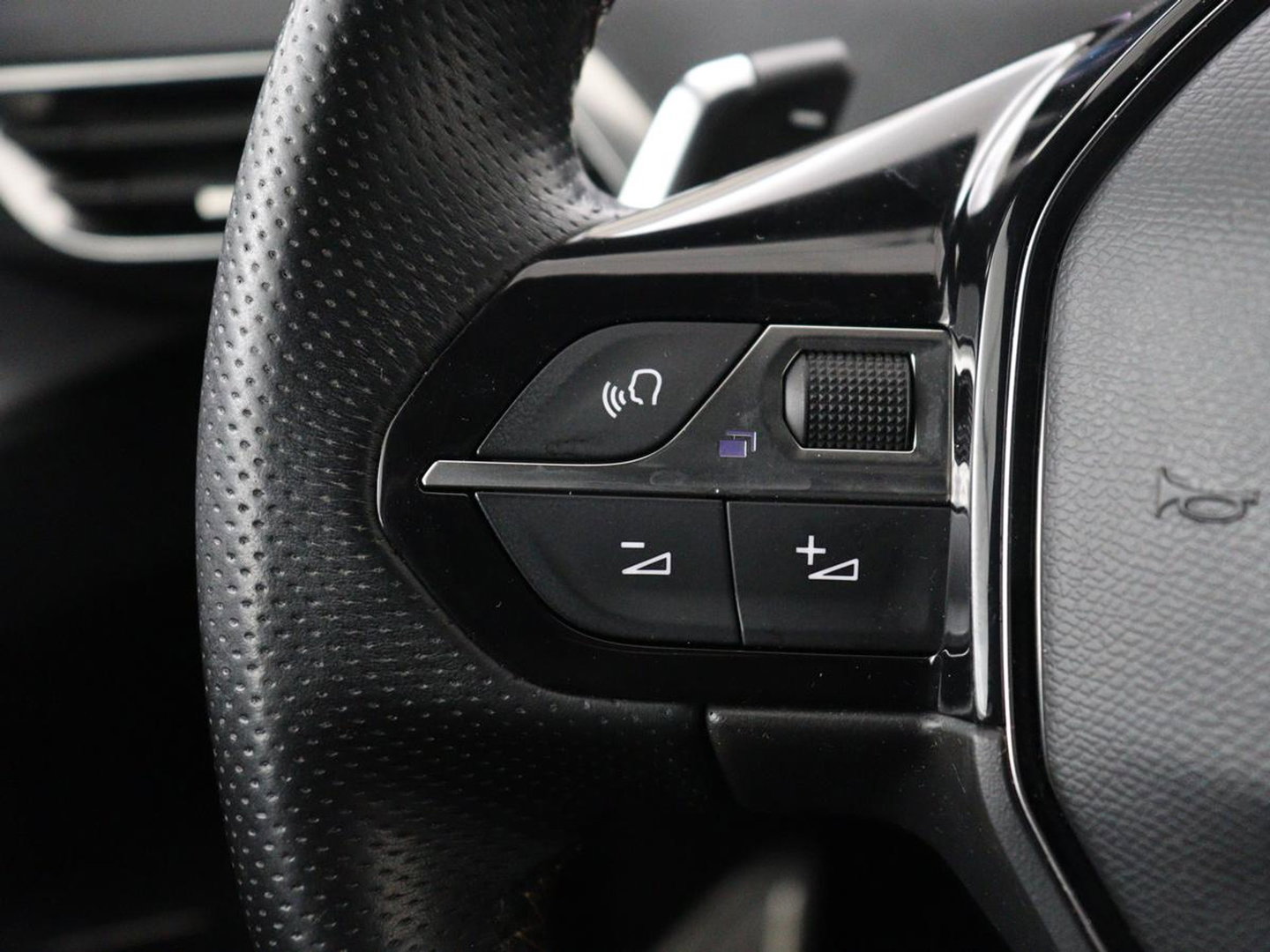 Peugeot 3008 1.6 HYbrid 225 GT Line | SOH 95% | Stoelverwarming | Adaptive cruise | Alcantara | Camera | Carplay | 19'' | Dodehoek detectie | Navigatie | Full LED | Parkeerhulp | Climate control | PHEV | Plug In