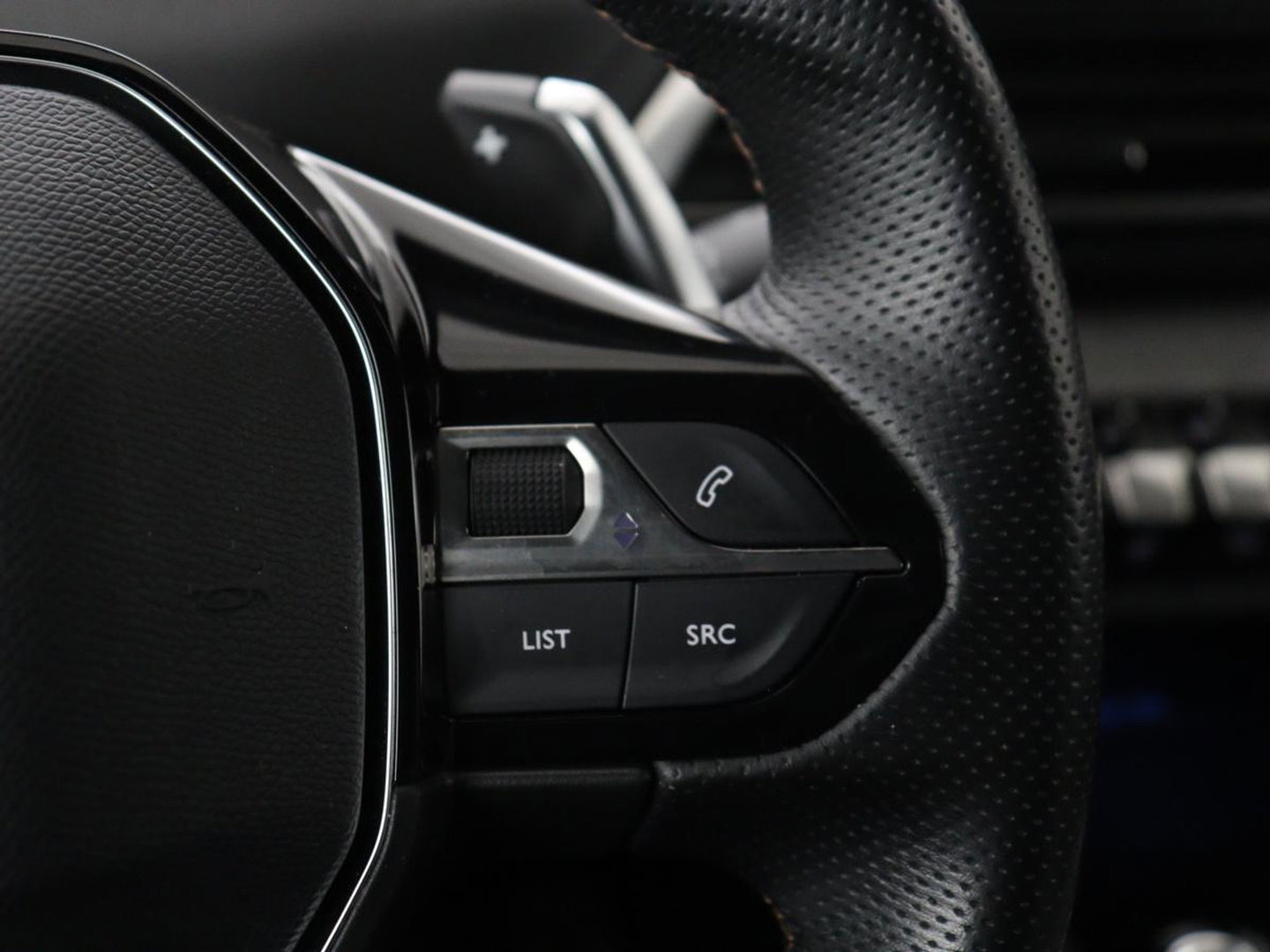 Peugeot 3008 1.6 HYbrid 225 GT Line | SOH 95% | Stoelverwarming | Adaptive cruise | Alcantara | Camera | Carplay | 19'' | Dodehoek detectie | Navigatie | Full LED | Parkeerhulp | Climate control | PHEV | Plug In