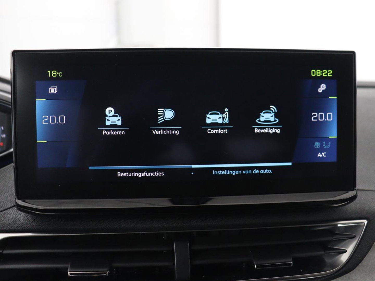 Peugeot 3008 1.6 HYbrid 225 GT Line | SOH 95% | Stoelverwarming | Adaptive cruise | Alcantara | Camera | Carplay | 19'' | Dodehoek detectie | Navigatie | Full LED | Parkeerhulp | Climate control | PHEV | Plug In