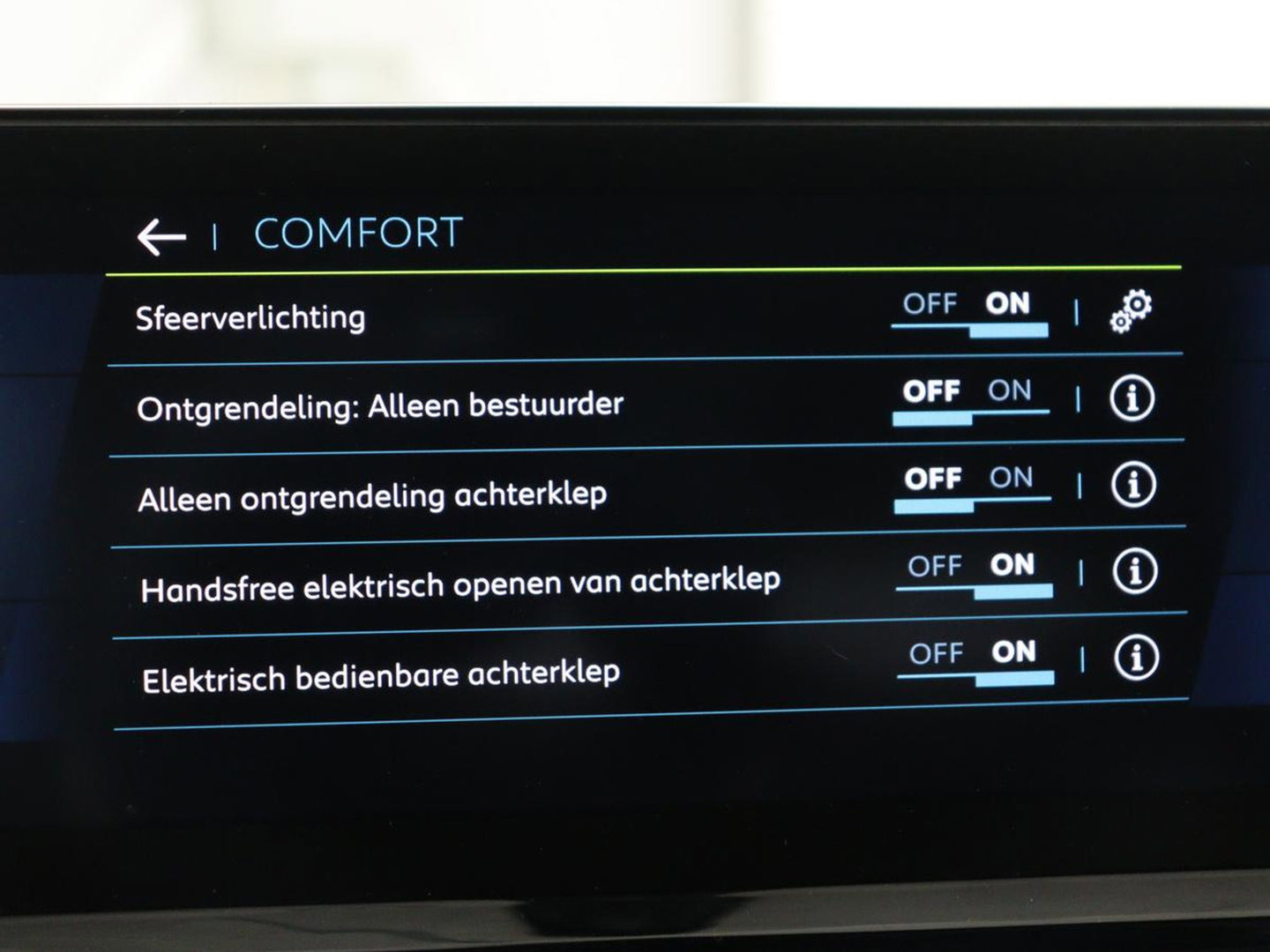 Peugeot 3008 1.6 HYbrid 225 GT Line | SOH 95% | Stoelverwarming | Adaptive cruise | Alcantara | Camera | Carplay | 19'' | Dodehoek detectie | Navigatie | Full LED | Parkeerhulp | Climate control | PHEV | Plug In