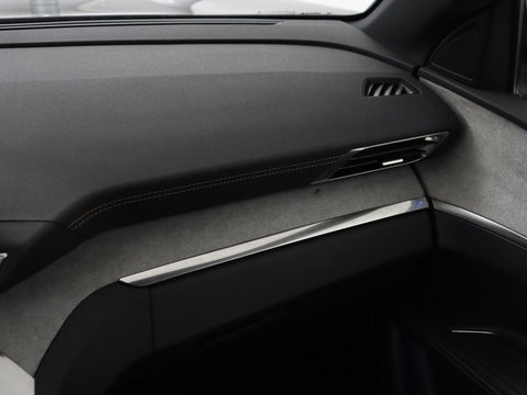 Peugeot 3008 1.6 HYbrid 225 GT Line | SOH 95% | Stoelverwarming | Adaptive cruise | Alcantara | Camera | Carplay | 19'' | Dodehoek detectie | Navigatie | Full LED | Parkeerhulp | Climate control | PHEV | Plug In