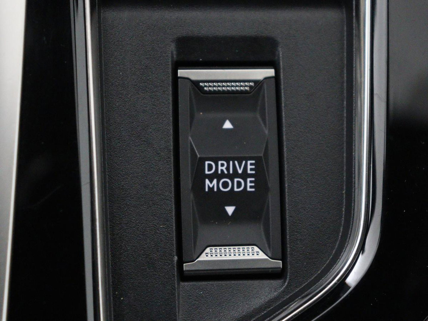 Peugeot 3008 1.6 HYbrid 225 GT Line | SOH 95% | Stoelverwarming | Adaptive cruise | Alcantara | Camera | Carplay | 19'' | Dodehoek detectie | Navigatie | Full LED | Parkeerhulp | Climate control | PHEV | Plug In