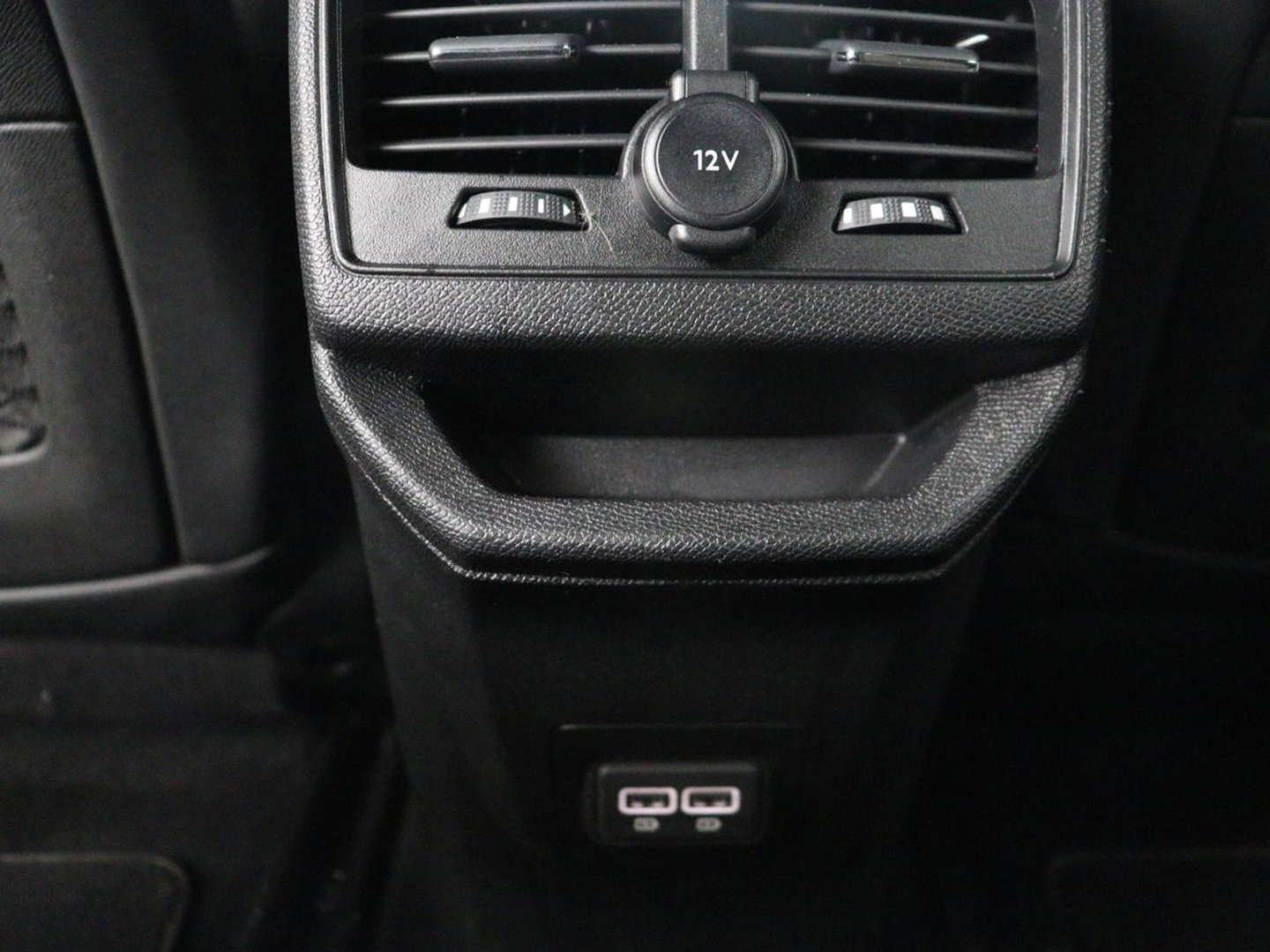 Peugeot 3008 1.6 HYbrid 225 GT Line | SOH 95% | Stoelverwarming | Adaptive cruise | Alcantara | Camera | Carplay | 19'' | Dodehoek detectie | Navigatie | Full LED | Parkeerhulp | Climate control | PHEV | Plug In