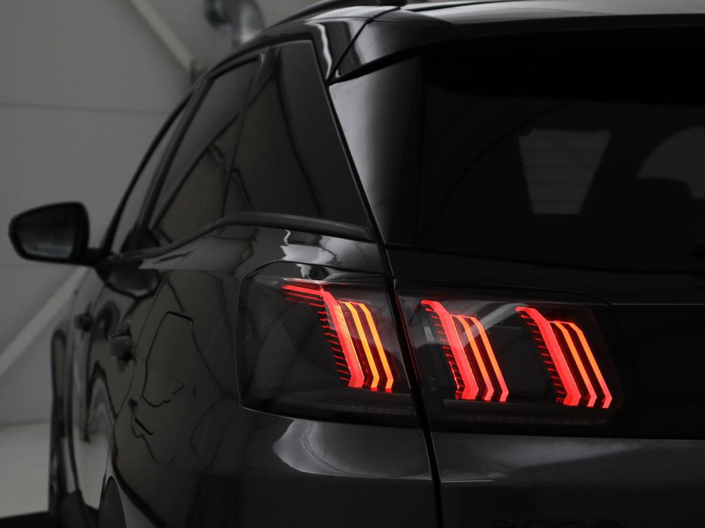 Peugeot 3008 1.6 HYbrid 225 GT Line | SOH 95% | Stoelverwarming | Adaptive cruise | Alcantara | Camera | Carplay | 19'' | Dodehoek detectie | Navigatie | Full LED | Parkeerhulp | Climate control | PHEV | Plug In