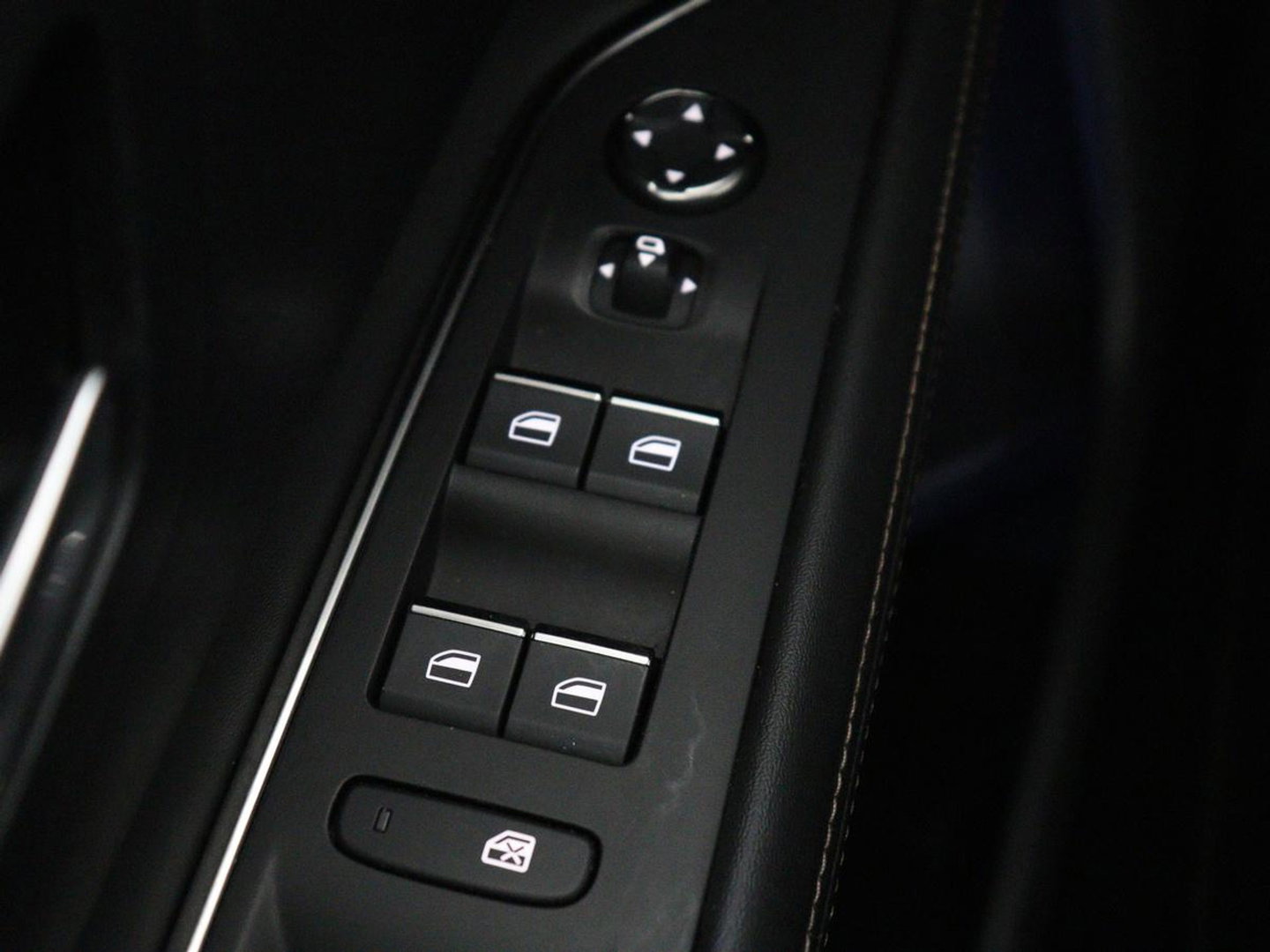 Peugeot 3008 1.6 HYbrid 225 GT Line | SOH 95% | Stoelverwarming | Adaptive cruise | Alcantara | Camera | Carplay | 19'' | Dodehoek detectie | Navigatie | Full LED | Parkeerhulp | Climate control | PHEV | Plug In