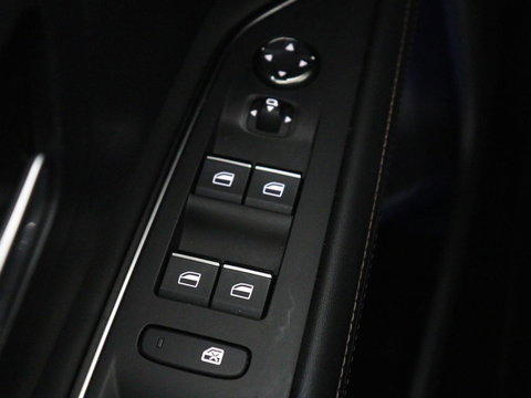 Peugeot 3008 1.6 HYbrid 225 GT Line | SOH 95% | Stoelverwarming | Adaptive cruise | Alcantara | Camera | Carplay | 19'' | Dodehoek detectie | Navigatie | Full LED | Parkeerhulp | Climate control | PHEV | Plug In
