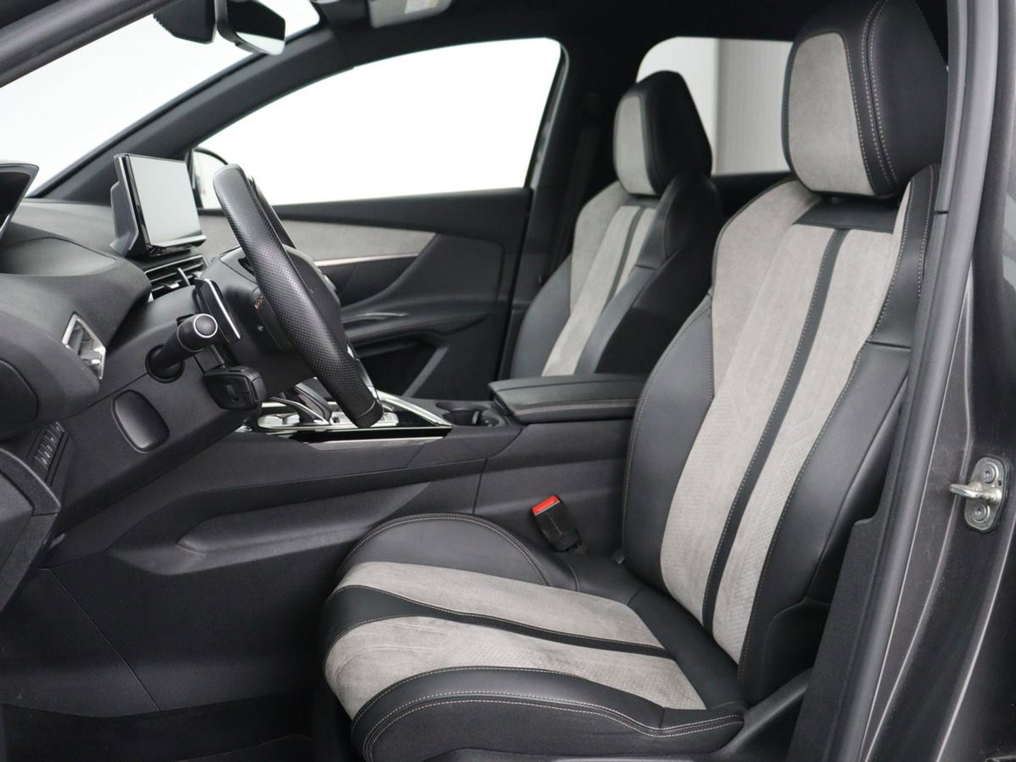 Peugeot 3008 1.6 HYbrid 225 GT Line | SOH 95% | Stoelverwarming | Adaptive cruise | Alcantara | Camera | Carplay | 19'' | Dodehoek detectie | Navigatie | Full LED | Parkeerhulp | Climate control | PHEV | Plug In