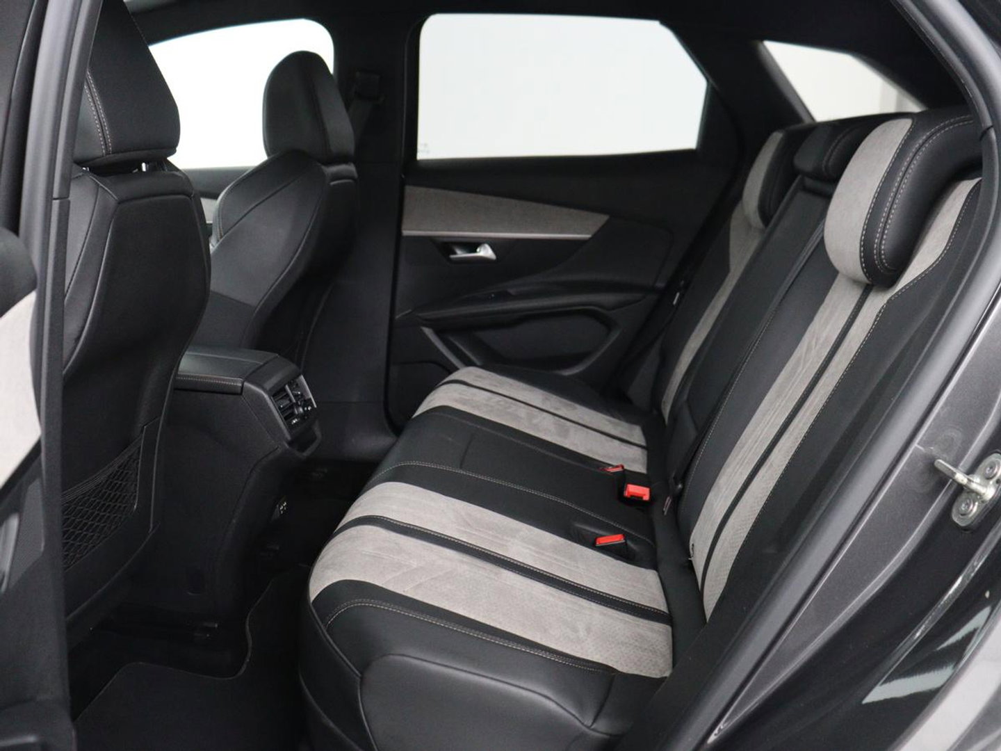 Peugeot 3008 1.6 HYbrid 225 GT Line | SOH 95% | Stoelverwarming | Adaptive cruise | Alcantara | Camera | Carplay | 19'' | Dodehoek detectie | Navigatie | Full LED | Parkeerhulp | Climate control | PHEV | Plug In