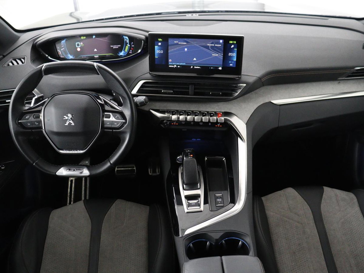 Peugeot 3008 1.6 HYbrid 225 GT Line | SOH 95% | Stoelverwarming | Adaptive cruise | Alcantara | Camera | Carplay | 19'' | Dodehoek detectie | Navigatie | Full LED | Parkeerhulp | Climate control | PHEV | Plug In