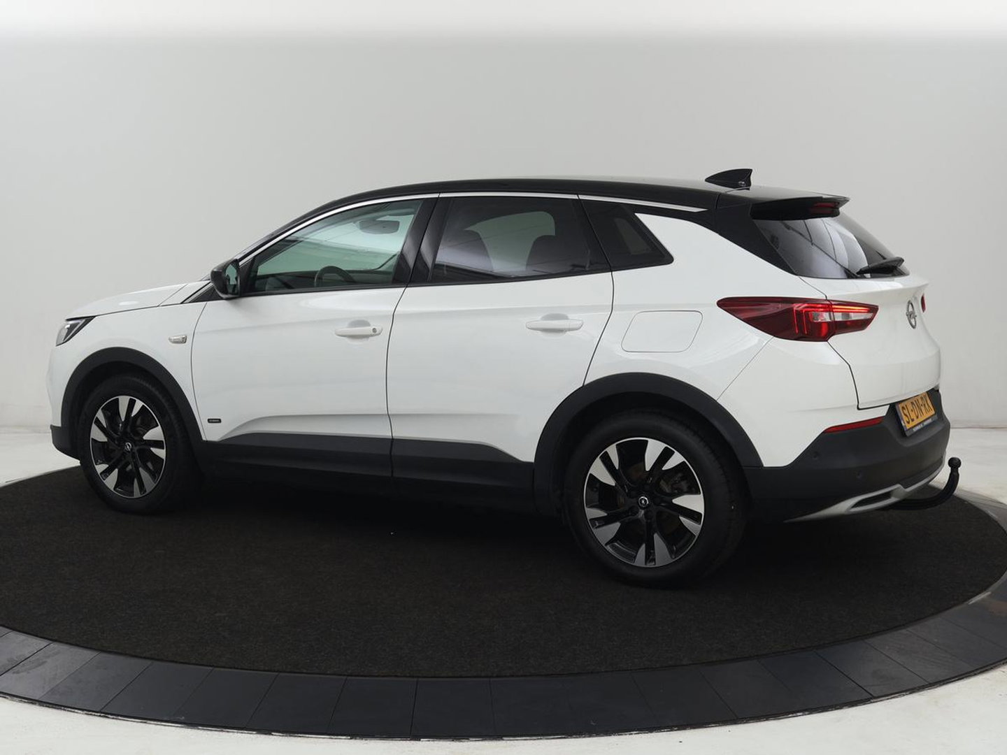 Opel Grandland X 1.6 Turbo Hybrid Elegance | SOH 93% | Stoelventilatie | Leder | Trekhaak | 360 Camera | Carplay | Stoelverwarming | Navigatie | Full LED | Cruise control | Bluetooth | Climate control | PHEV | Plug In