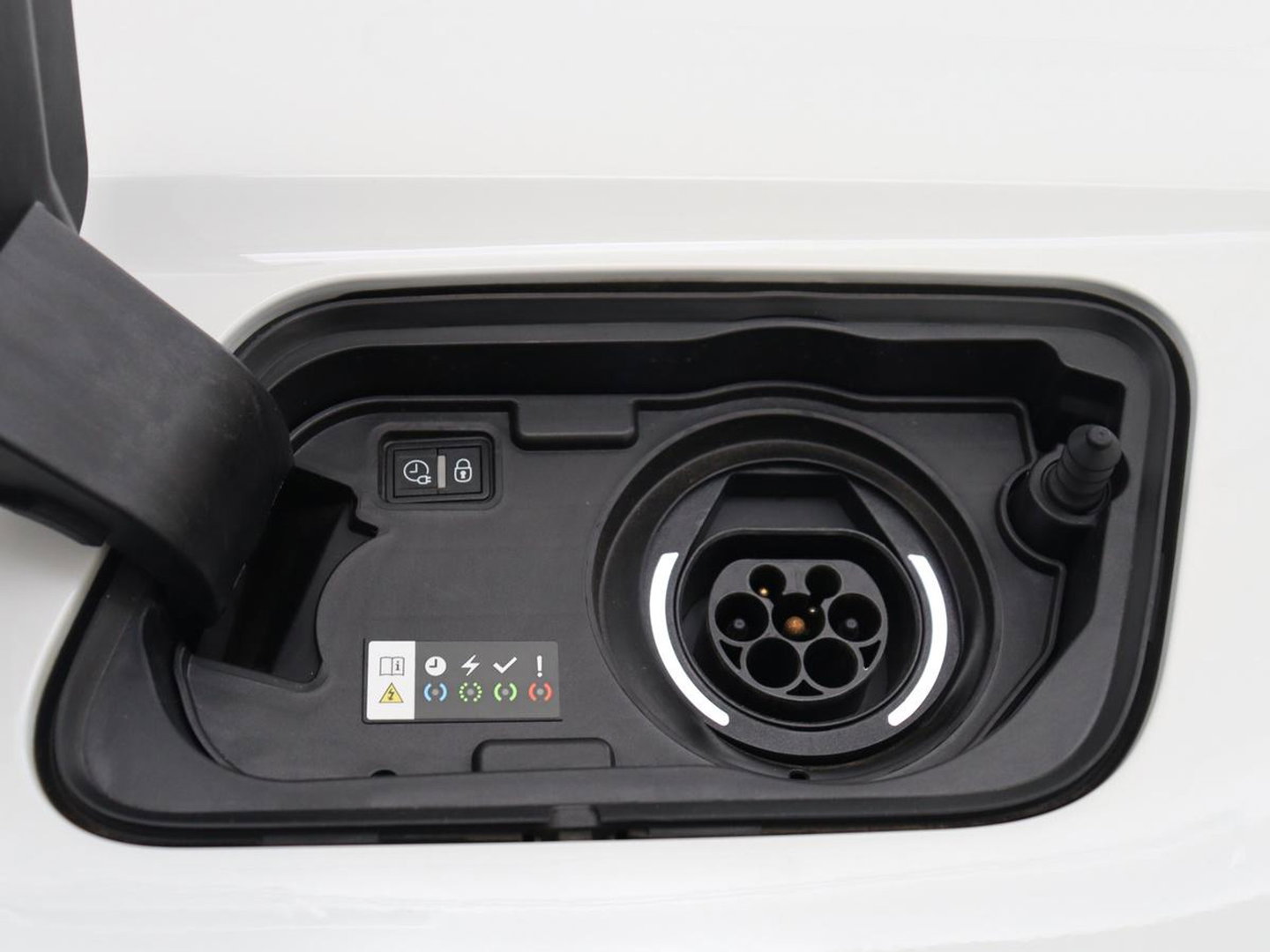 Opel Grandland X 1.6 Turbo Hybrid Elegance | SOH 93% | Stoelventilatie | Leder | Trekhaak | 360 Camera | Carplay | Stoelverwarming | Navigatie | Full LED | Cruise control | Bluetooth | Climate control | PHEV | Plug In