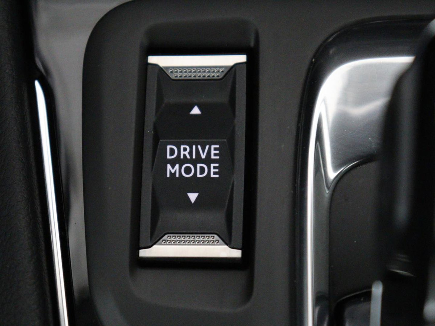 Opel Grandland X 1.6 Turbo Hybrid Elegance | SOH 93% | Stoelventilatie | Leder | Trekhaak | 360 Camera | Carplay | Stoelverwarming | Navigatie | Full LED | Cruise control | Bluetooth | Climate control | PHEV | Plug In