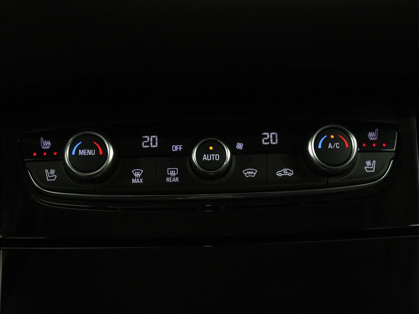 Opel Grandland X 1.6 Turbo Hybrid Elegance | SOH 93% | Stoelventilatie | Leder | Trekhaak | 360 Camera | Carplay | Stoelverwarming | Navigatie | Full LED | Cruise control | Bluetooth | Climate control | PHEV | Plug In