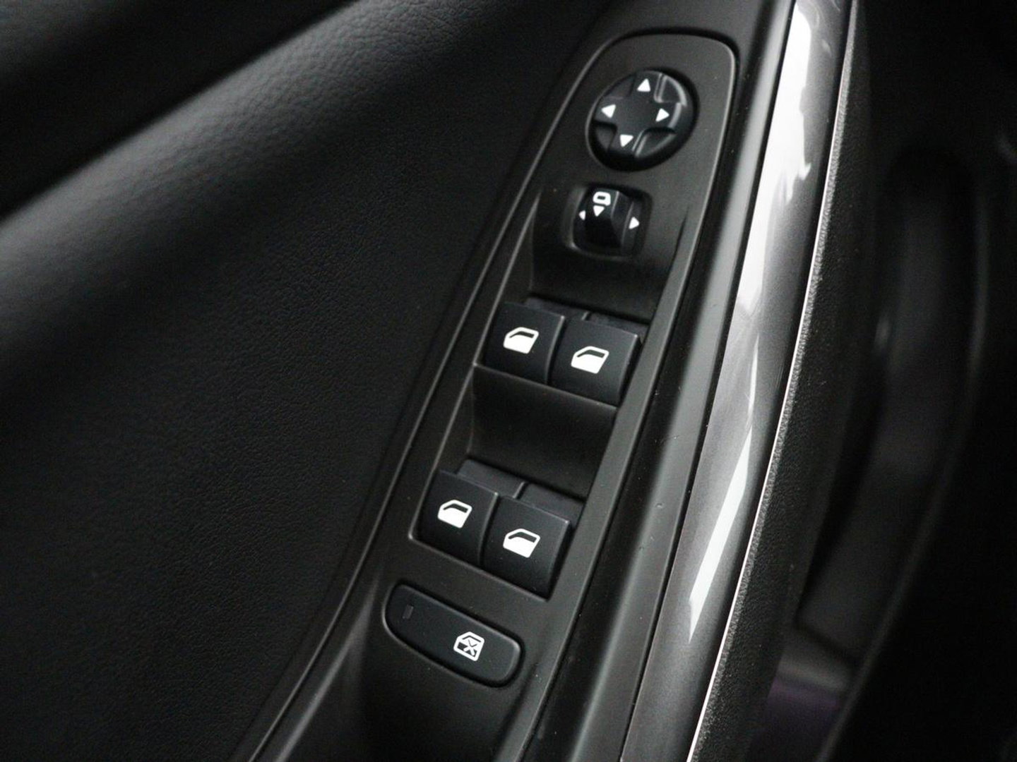 Opel Grandland X 1.6 Turbo Hybrid Elegance | SOH 93% | Stoelventilatie | Leder | Trekhaak | 360 Camera | Carplay | Stoelverwarming | Navigatie | Full LED | Cruise control | Bluetooth | Climate control | PHEV | Plug In