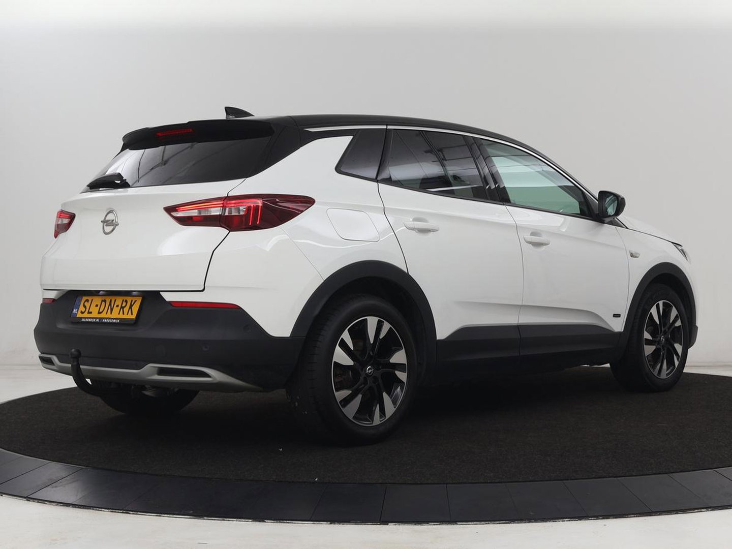 Opel Grandland X 1.6 Turbo Hybrid Elegance | SOH 93% | Stoelventilatie | Leder | Trekhaak | 360 Camera | Carplay | Stoelverwarming | Navigatie | Full LED | Cruise control | Bluetooth | Climate control | PHEV | Plug In